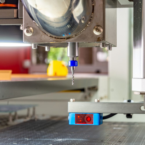 ICT-5700 | NYÁK-leválasztó router gép a PCB-k szétválasztásához