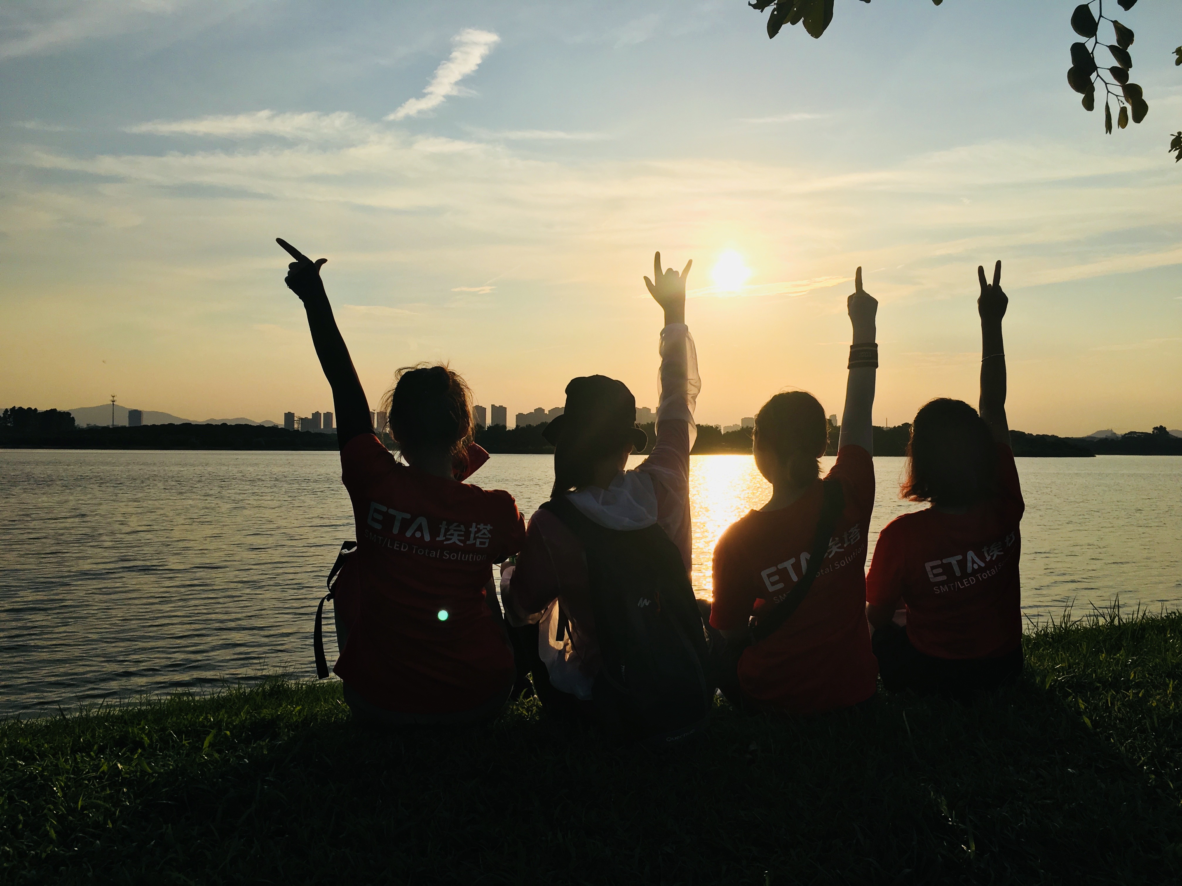 Reflow forraszt&oacute; s&uuml;tő