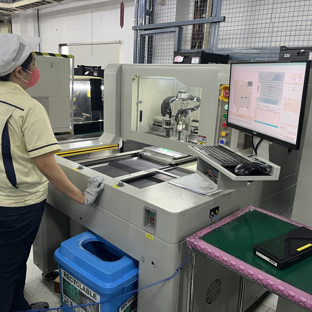 IKT | Asztali PCB áramköri útválasztó gép