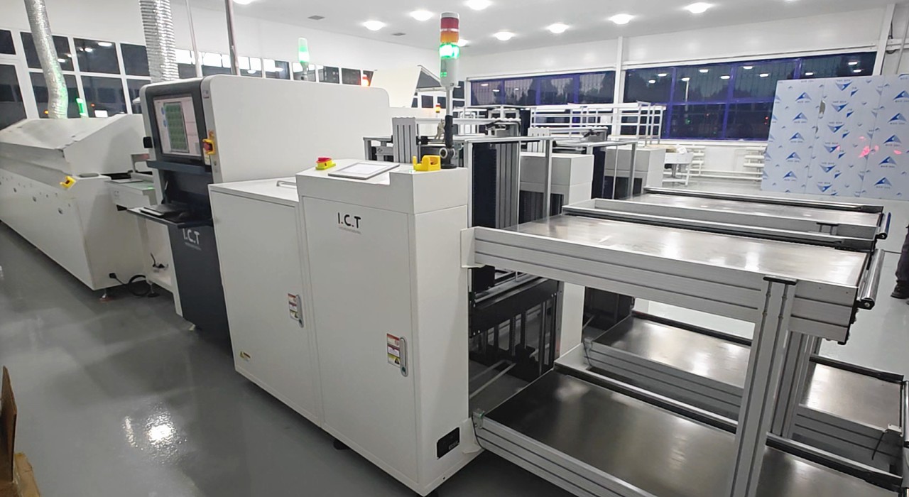 A felszerel&eacute;s v&aacute;s&aacute;rl&aacute;sa egyszerű. Gy&aacute;rat &eacute;p&iacute;teni nem.