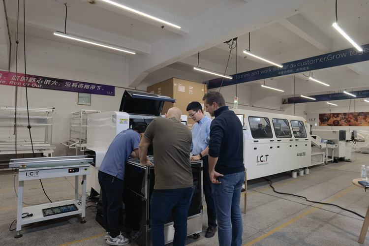 testreszabott automatikus THT gyártósor