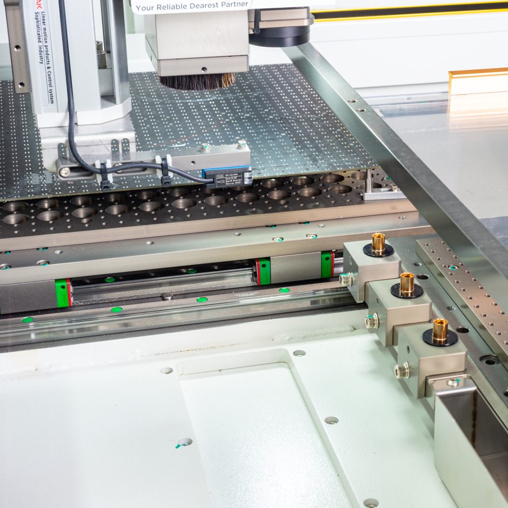 IKT | Automatikus CNC PCB Routing Machine Circuit Board Elite PCB depanelizer ICT-5700N