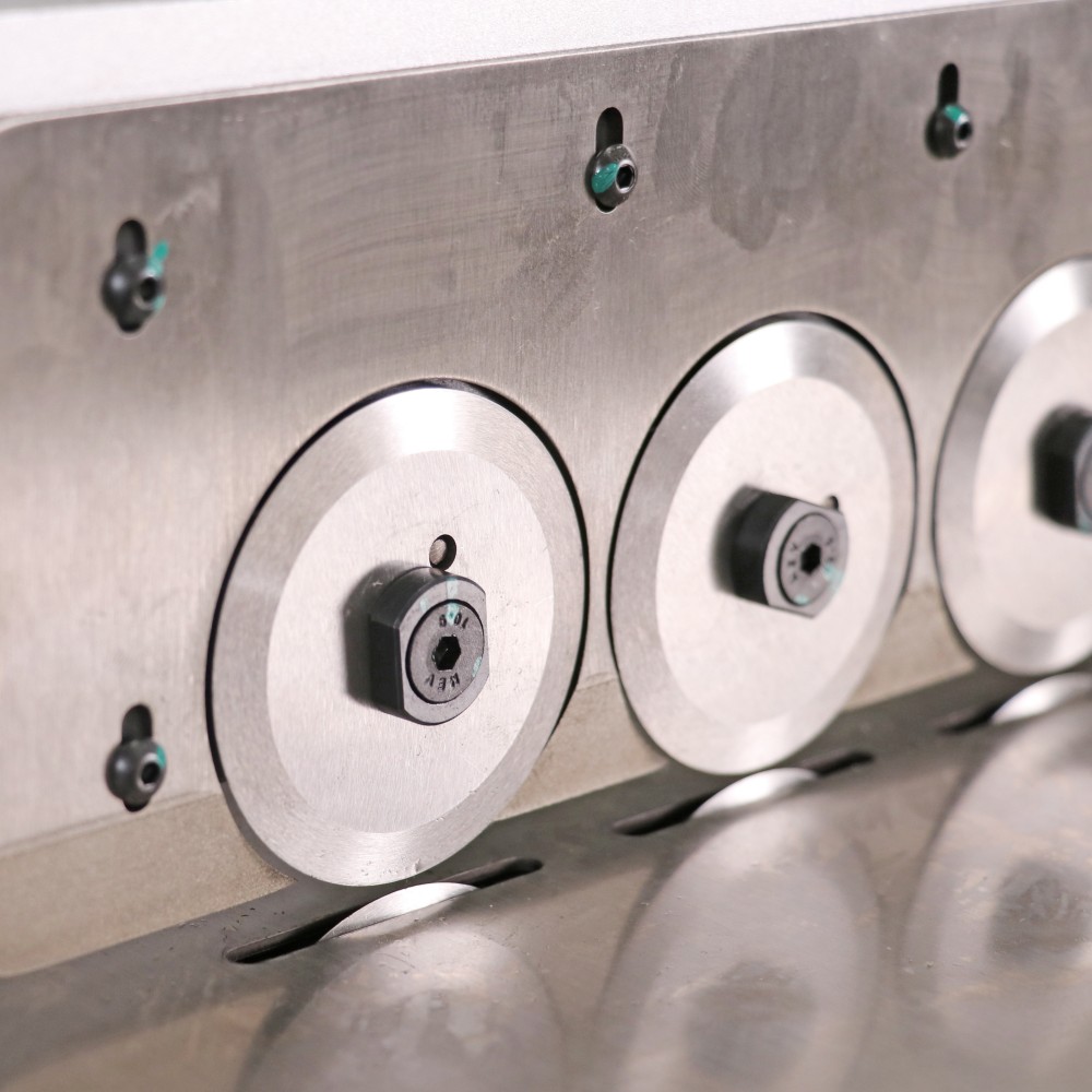 ICT-LS1200 | LED-elválasztó PCB V-vágó gép