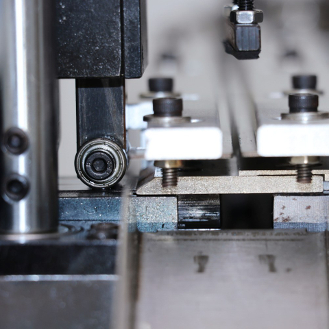 IKT | Teljesen automatikus PCB dugóvágó gép